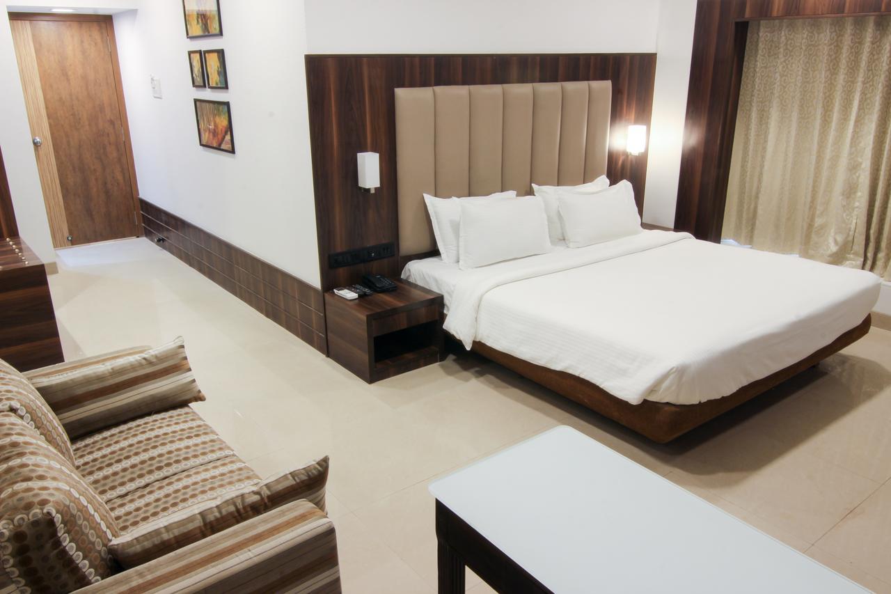 Golden Chariot The Boutique Hotel Мумбаи Экстерьер фото