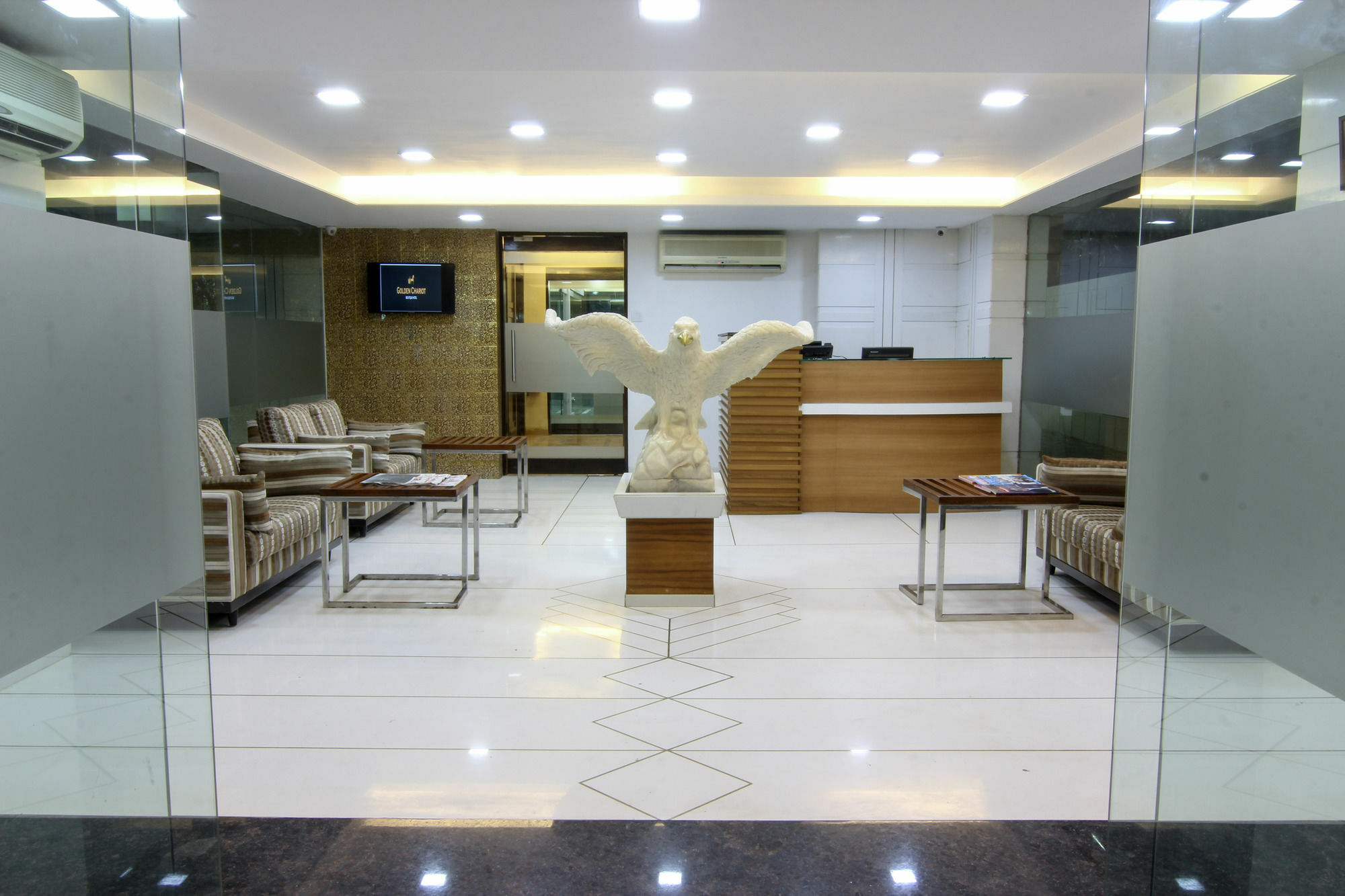Golden Chariot The Boutique Hotel Мумбаи Экстерьер фото